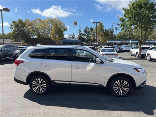 Photo 5 of 27 of 2020 Mitsubishi Outlander SEL