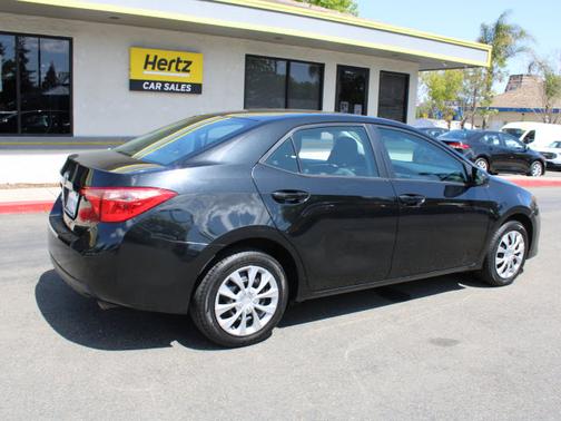 Photo 5 of 26 of 2019 Toyota Corolla LE