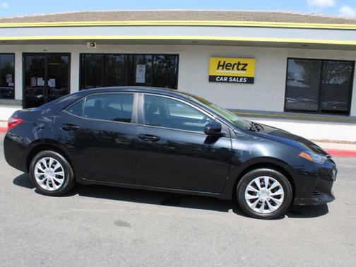 Photo 3 of 26 of 2019 Toyota Corolla LE