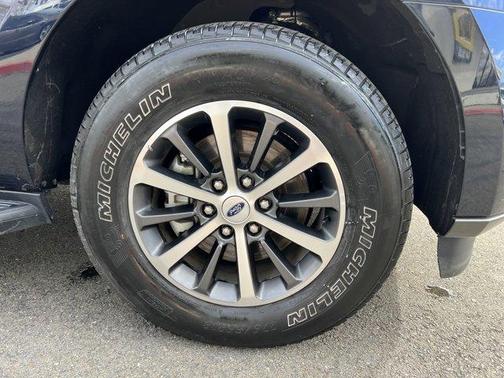 Photo 4 of 7 of 2021 Ford Expedition Max XLT