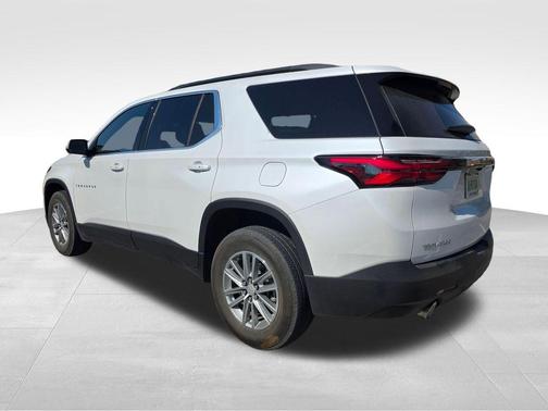 Iridescent Pearl Tricoat 2023 Chevrolet Traverse LT Leather