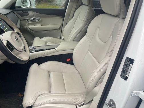 2025 Volvo XC90 Plug-In Hybrid T8 Ultra 6-Seater