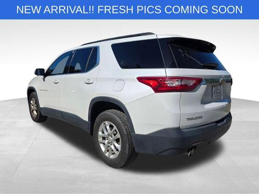 Iridescent Pearl Tricoat 2019 Chevrolet Traverse LT Cloth