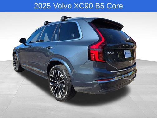 2025 Volvo XC90 B5 Core