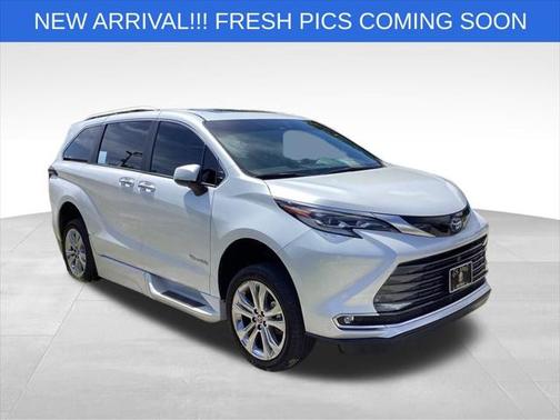 2023 Toyota Sienna Platinum 7 Passenger