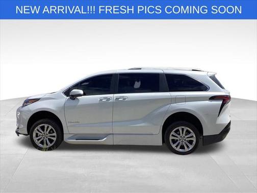 2023 Toyota Sienna Platinum 7 Passenger