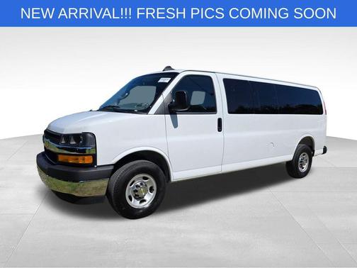 Summit White 2025 Chevrolet Express 3500 LT