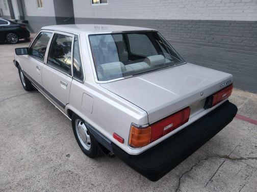 1985 Toyota Camry DLX 4D Sedan