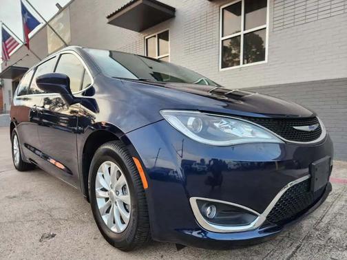2020 Chrysler Pacifica Touring