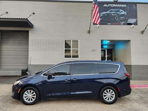 2020 Chrysler Pacifica Touring