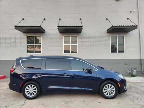 2020 Chrysler Pacifica Touring