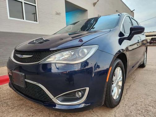 2020 Chrysler Pacifica Touring