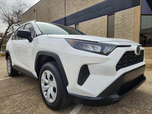 2020 Toyota RAV4 LE