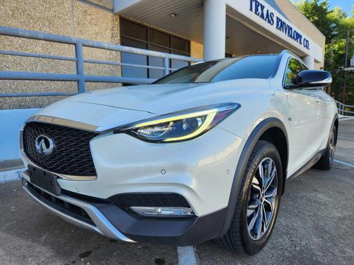2018 INFINITI QX30 Premium