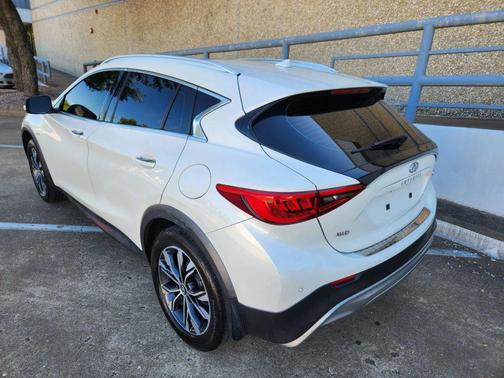 2018 INFINITI QX30 Premium