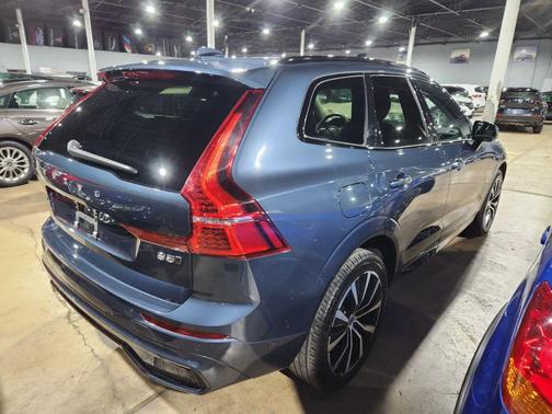 2024 Volvo XC60 B5 Plus Dark Theme