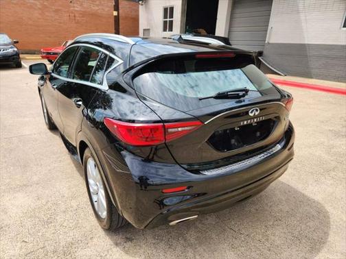 2018 INFINITI QX30 Premium