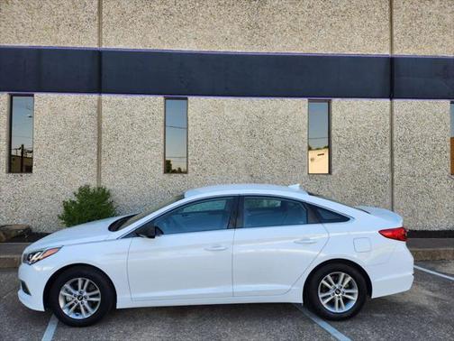 2017 Hyundai SONATA SE