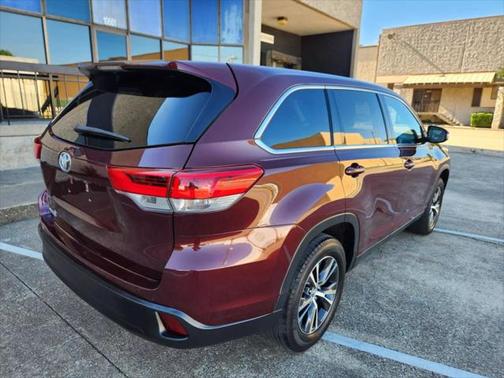 2019 Toyota Highlander LE I4