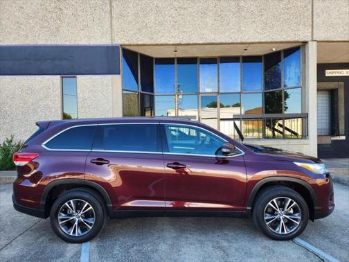 2019 Toyota Highlander LE I4