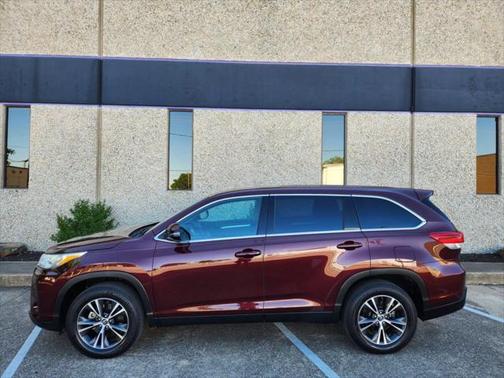 2019 Toyota Highlander LE I4