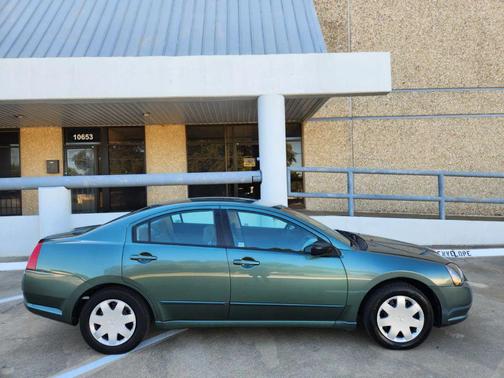 2004 Mitsubishi Galant Base