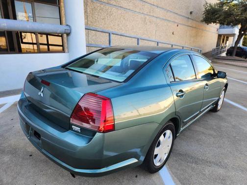 2004 Mitsubishi Galant Base