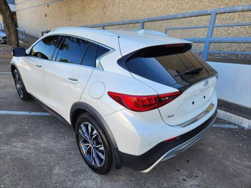 2018 INFINITI QX30 Premium