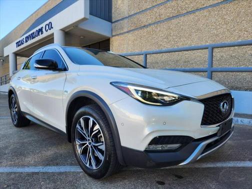 2018 INFINITI QX30 Premium
