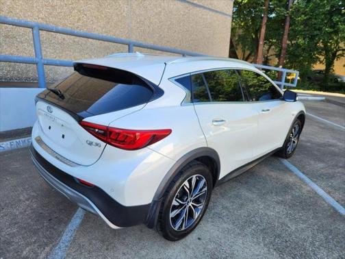 2018 INFINITI QX30 Premium