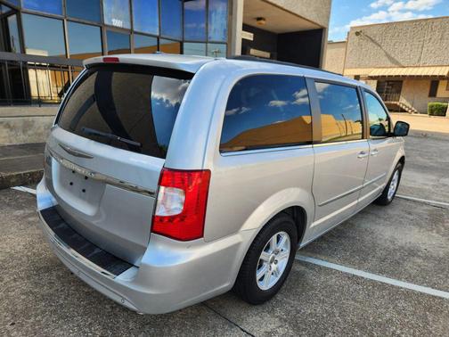 2011 Chrysler Town & Country Touring