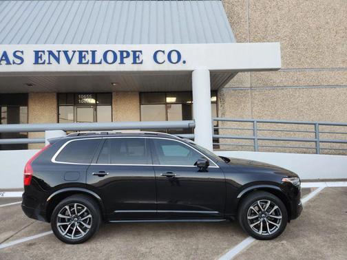 2019 Volvo XC90 T6 Momentum