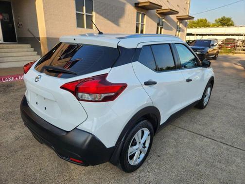 2018 Nissan Kicks S