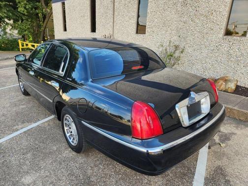 2001 Lincoln Town Car Signature