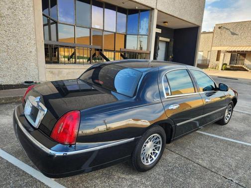 2001 Lincoln Town Car Signature