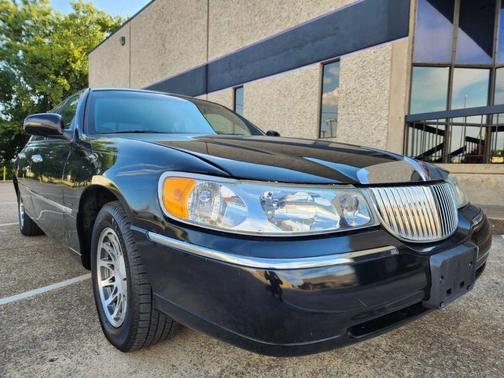 2001 Lincoln Town Car Signature