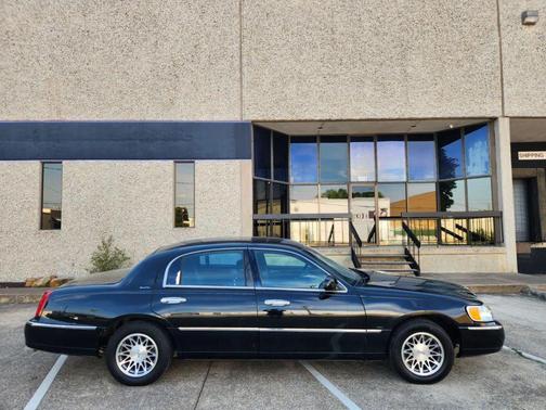 2001 Lincoln Town Car Signature
