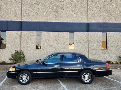 2001 Lincoln Town Car Signature