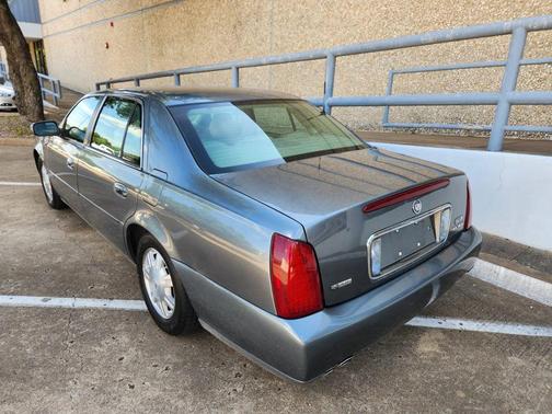 2004 Cadillac DeVille Base