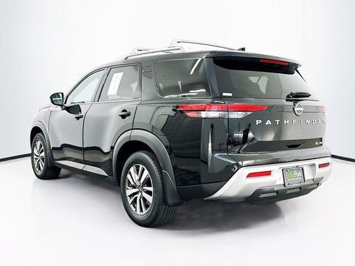 2022 Nissan Pathfinder SL 4WD