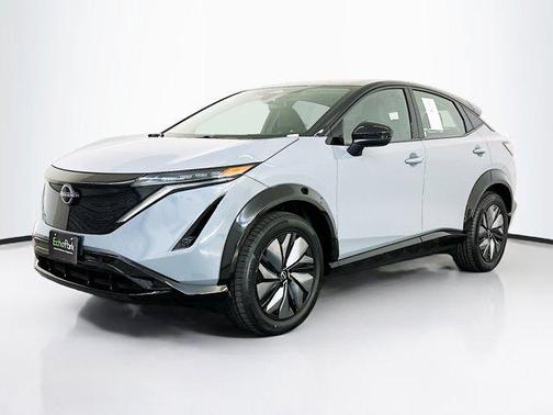 Boulder Gray Pearl/Black Diamond Pearl 2024 Nissan ARIYA ENGAGE