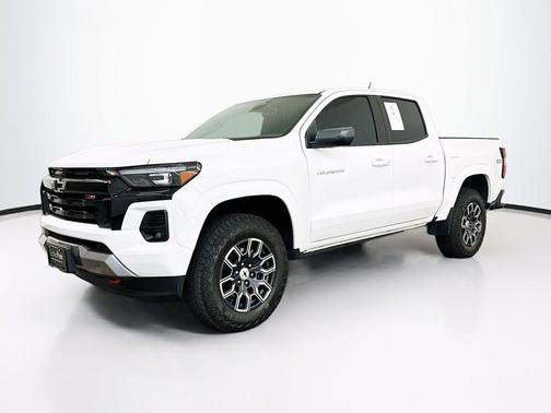 Summit White 2025 Chevrolet Colorado Z71