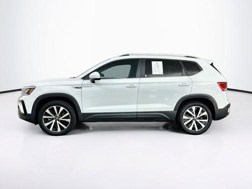 Pure White 2023 Volkswagen Taos 1.5T SE