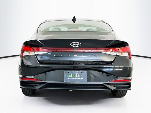 Onyx Black 2023 Hyundai ELANTRA SE