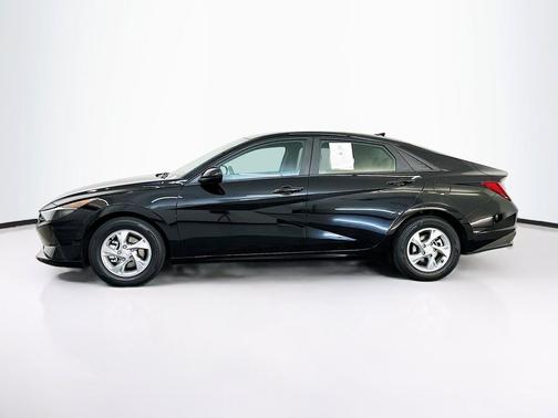 Onyx Black 2023 Hyundai ELANTRA SE