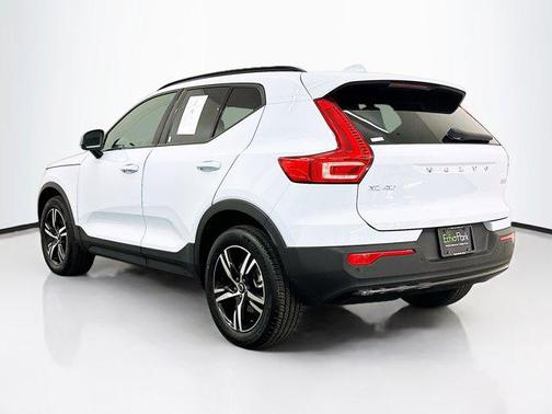 2024 Volvo XC40 B5 Core Bright Theme