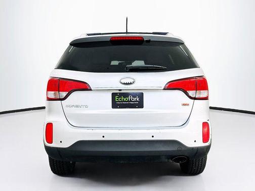 Bright Silver 2014 Kia Sorento LX