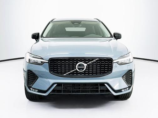 Thunder Grey Metallic 2024 Volvo XC60 B5 Plus Dark Theme