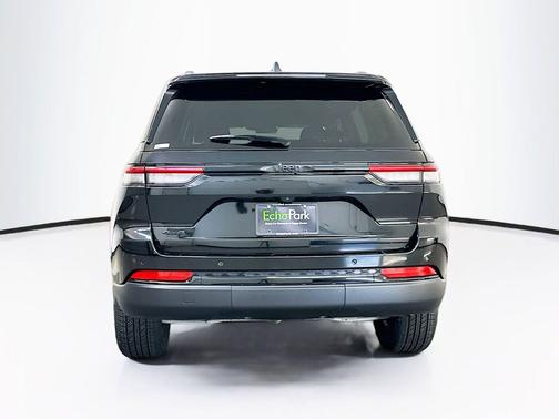 Diamond Black Crystal Pearlcoat 2025 Jeep Grand Cherokee Altitude