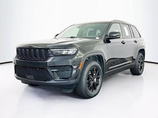 Diamond Black Crystal Pearlcoat 2025 Jeep Grand Cherokee Altitude